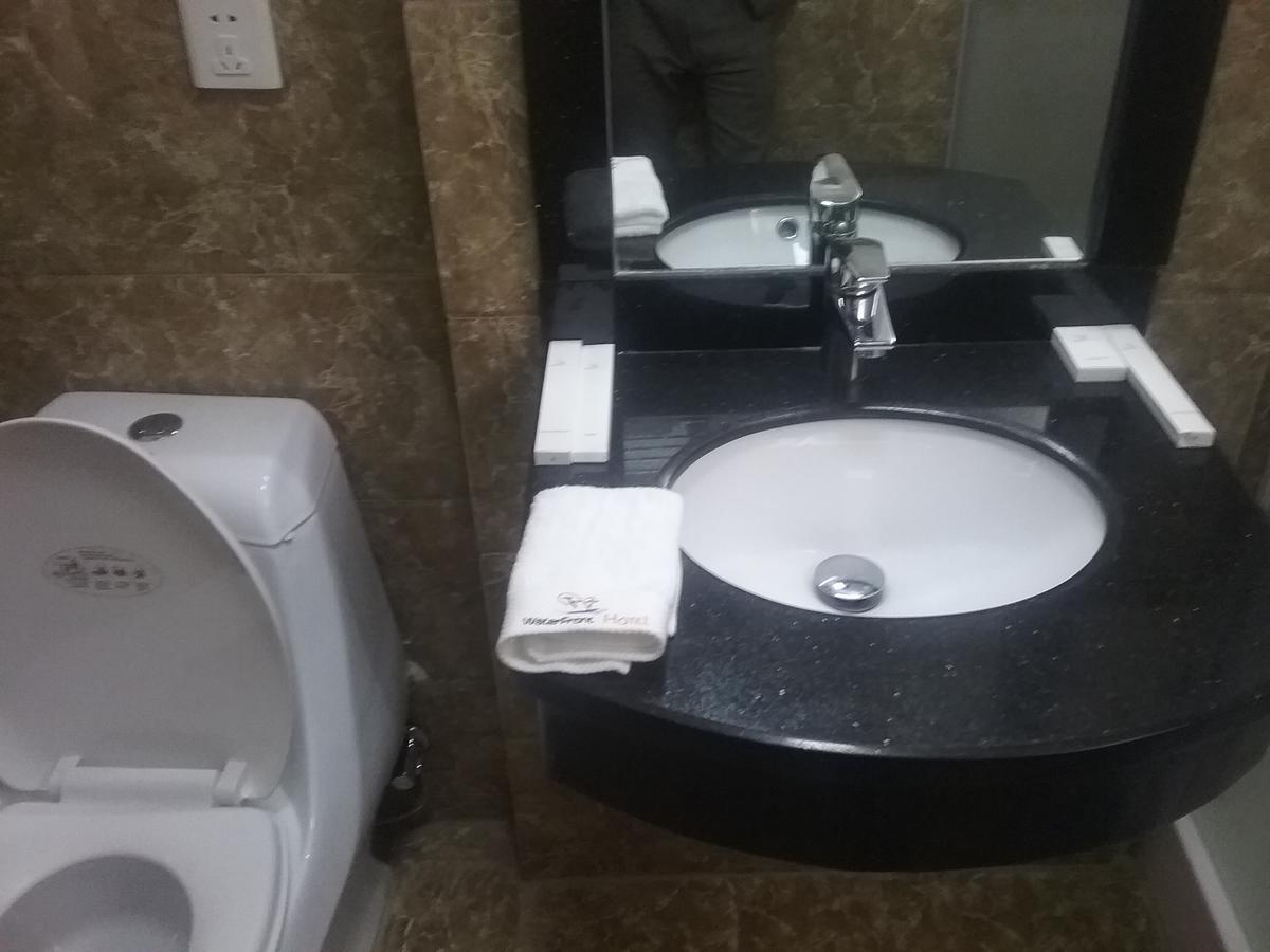 בהר דר Water Front Hotel מראה חיצוני תמונה
